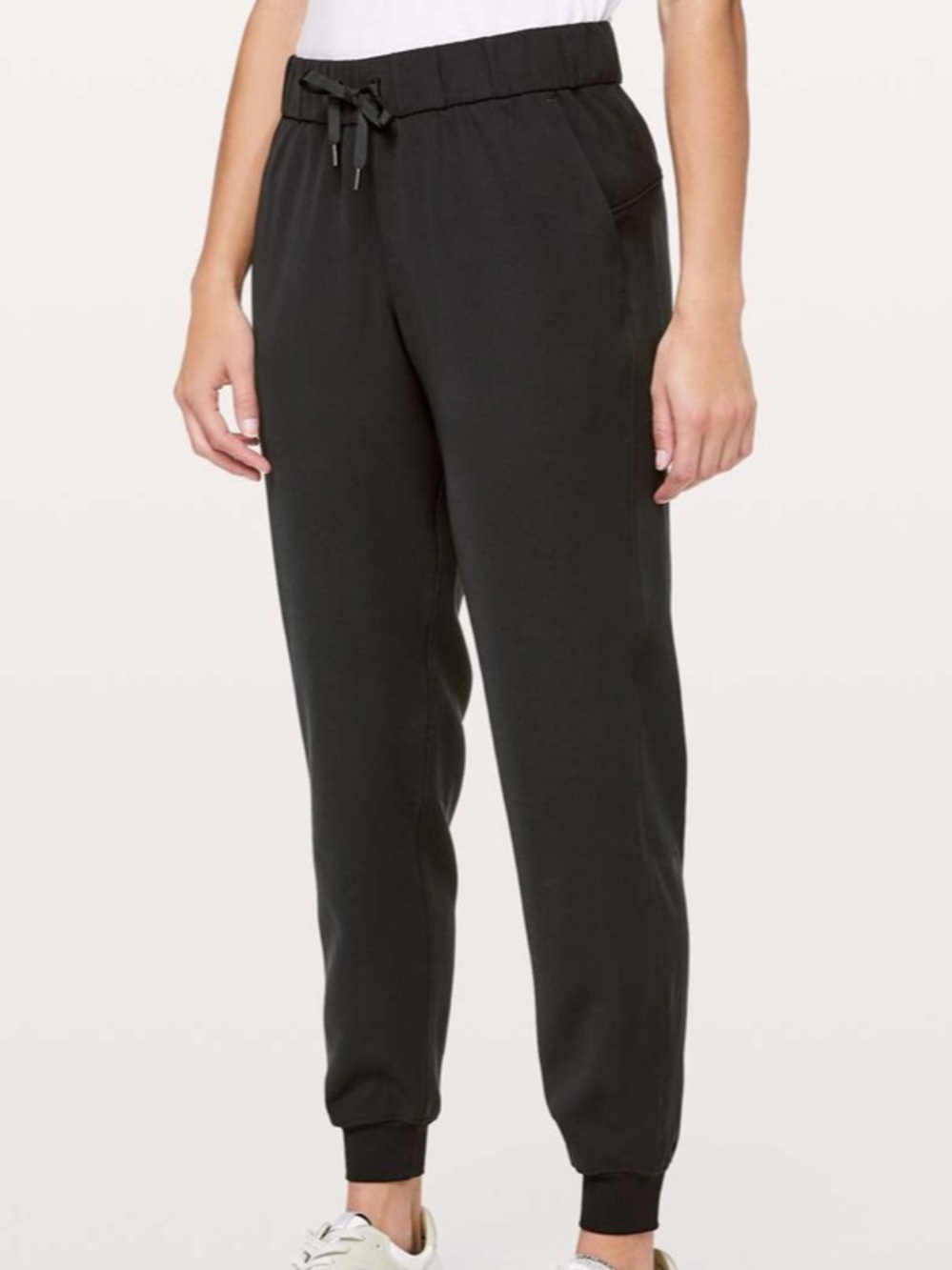 Lululemon On The Fly Jogger
Black | Size 6, 28”